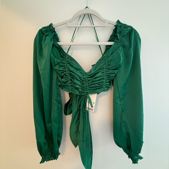 NWT Urban Outfitters green satin crop top with long sleeves - Picture 3 of 4